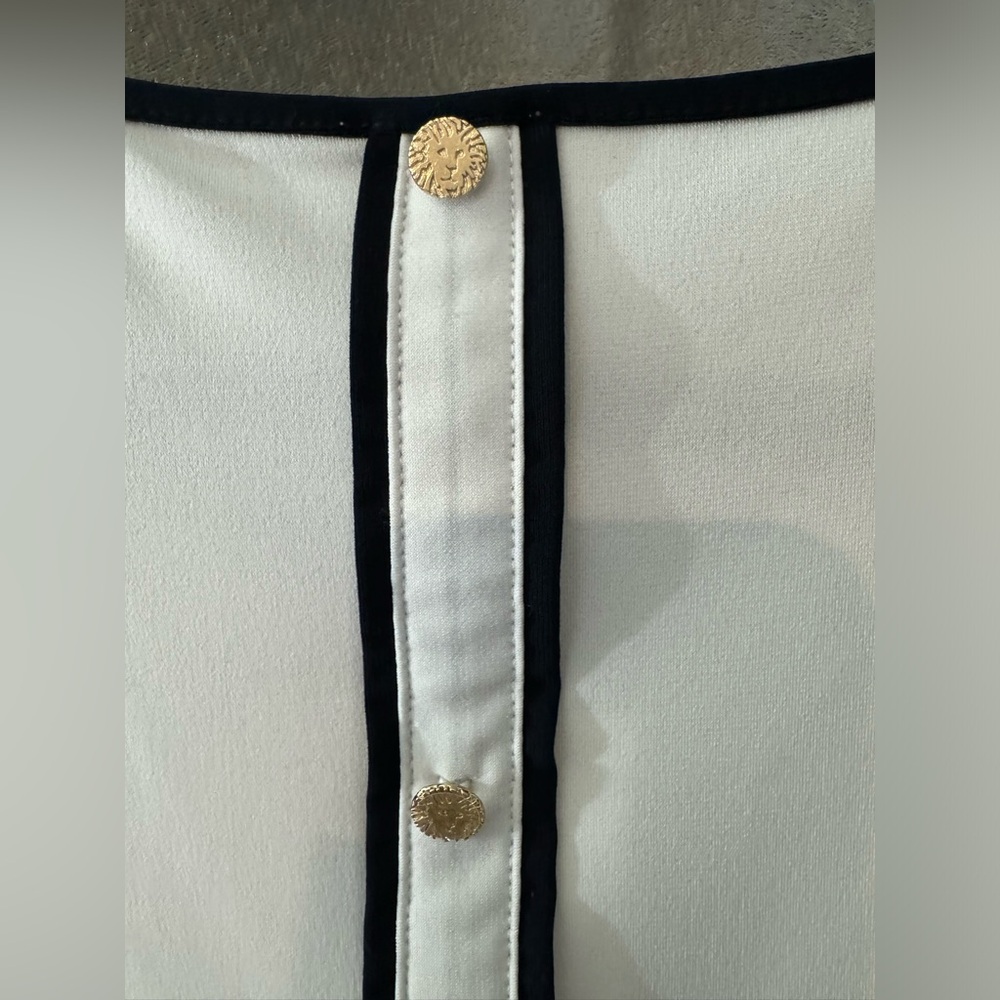 Ann Klein White w/Navy Trim Sleeveless Blouse w/Gold Back Button Detail. Size M. - Picture 3 of 5